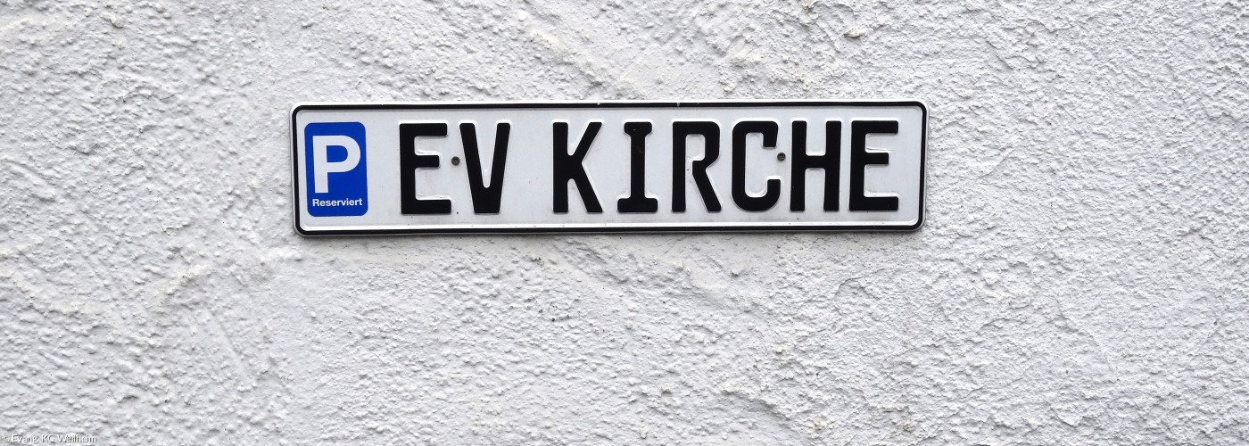 Kircheneintritt_Parkplatz
