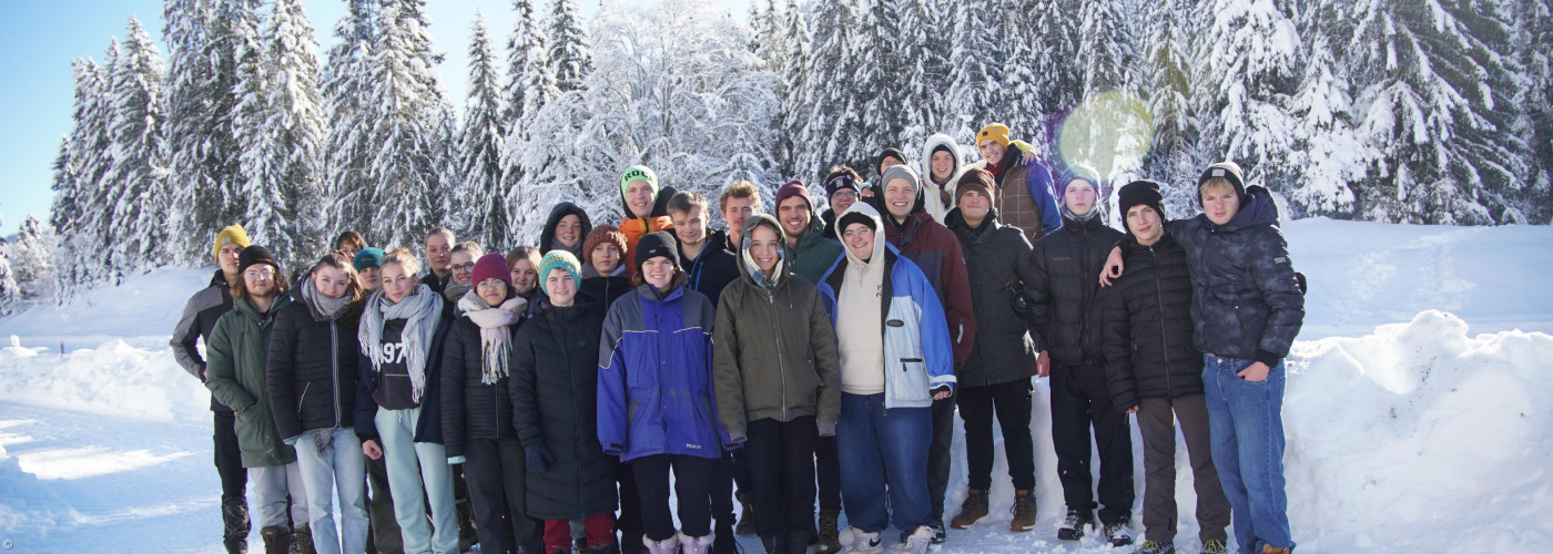 Gruppenbild der Jugendleiter:innen auf der MAK-Freizeit